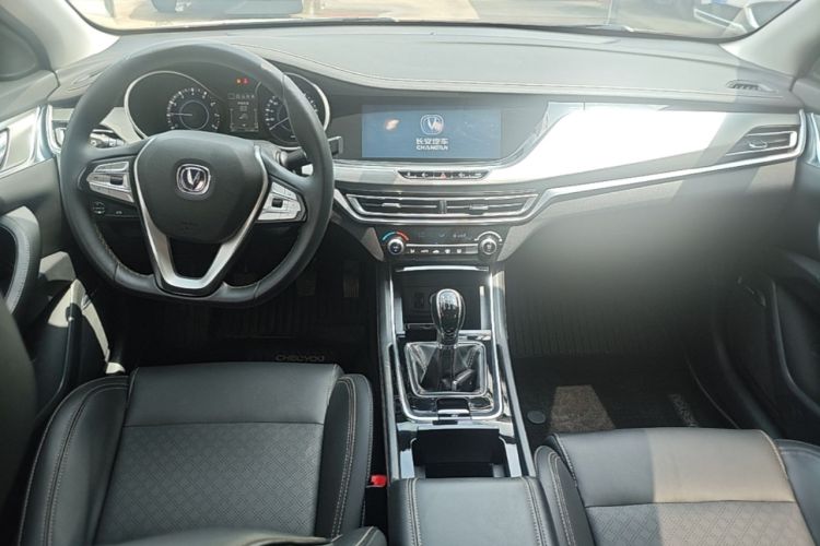Used CHANGAN Eado 2019 High-Energy Edition 1.6L GDI Manual Pioneer Model China VI Standard Center Console