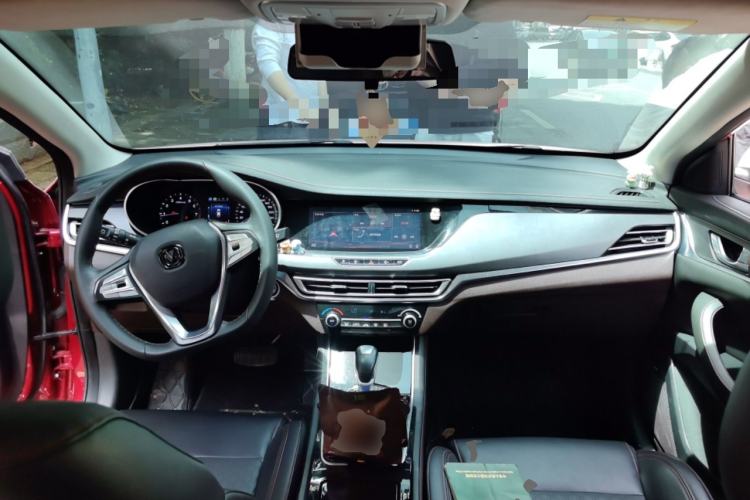 Used CHANGAN Eado 2019 Blue Whale Edition 280T GDI DCT High-Speed Model Center Console