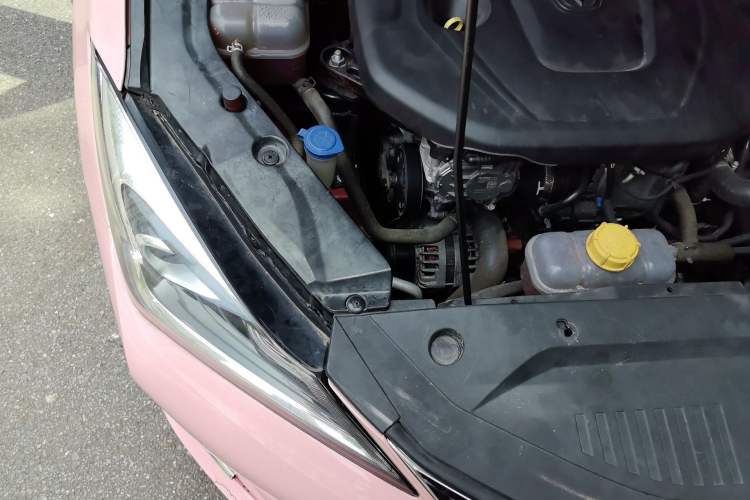 Used CHANGAN Eado 2019 Blue Whale Edition 280T GDI DCT High-Speed Model Engine Bay Right