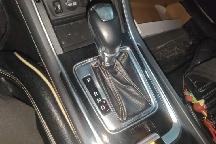 Used CHANGAN Eado 2019 High-Energy Edition 1.6L GDI Automatic Pioneer Model China VI Standard Gear Lever
