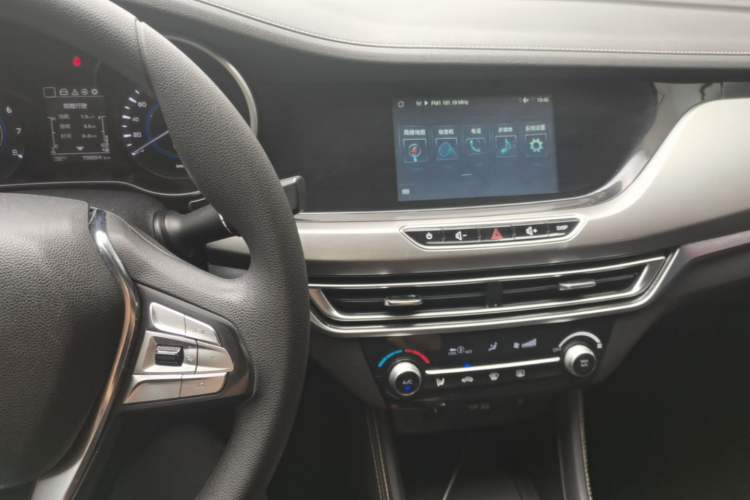Used CHANGAN Eado 2019 1.6L GDI Manual Value Edition China VI Standard Audio And AC Panel