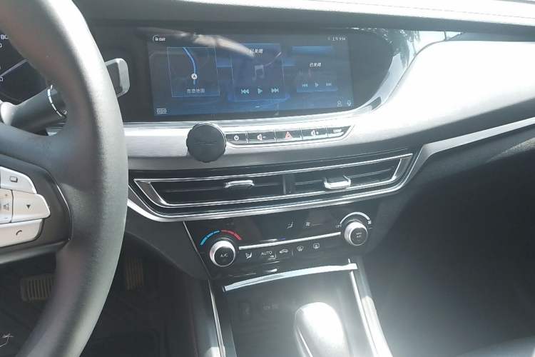 Used CHANGAN Eado 2019 Blue Whale Edition 280T GDI DCT High-Speed Model Audio And AC Panel