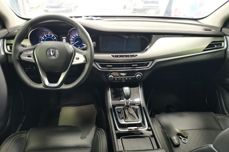 Used CHANGAN Eado 2019 High-Energy Edition 1.6L GDI Automatic Pioneer Model China VI Standard Center Console