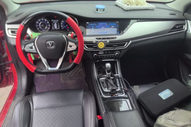 Used CHANGAN Eado 2019 High-Energy Edition 1.6L GDI Automatic Pioneer Model China VI Standard Center Console