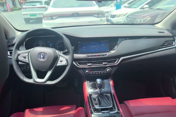 Used CHANGAN Eado 2019 Blue Whale Edition 280T GDI DCT High-Speed Model Center Console