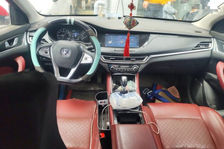 Used CHANGAN Eado 2019 Blue Whale Edition 280T GDI DCT High-Speed Model Center Console