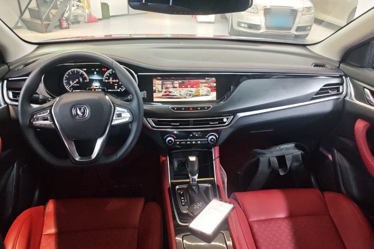 Used CHANGAN Eado 2019 Blue Whale Edition 280T GDI DCT High-Speed Model Center Console