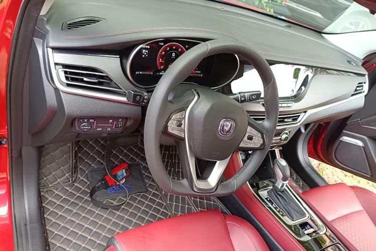 Used CHANGAN Eado 2019 Blue Whale Edition 280T GDI DCT Light-Speed Model Center Console