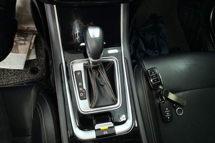 Used CHANGAN Eado 2019 High-Energy Edition 1.6L GDI Automatic Pioneer Model China VI Standard Gear Lever