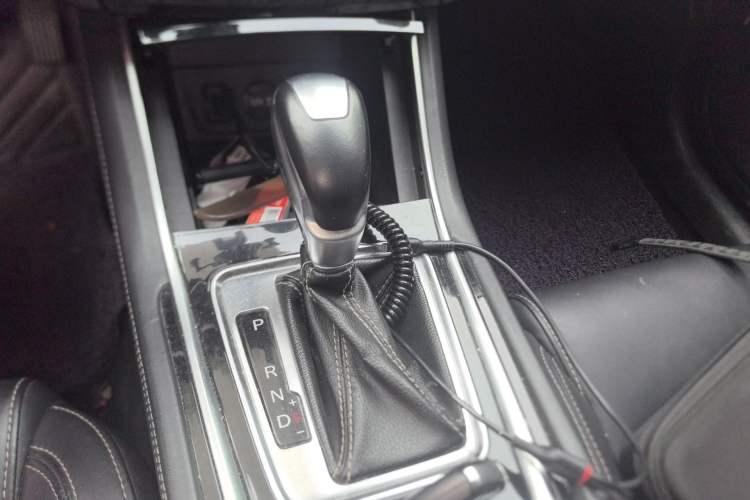 Used CHANGAN Eado 2019 High-Energy Edition 1.6L GDI Automatic Pioneer Model China VI Standard Gear Lever