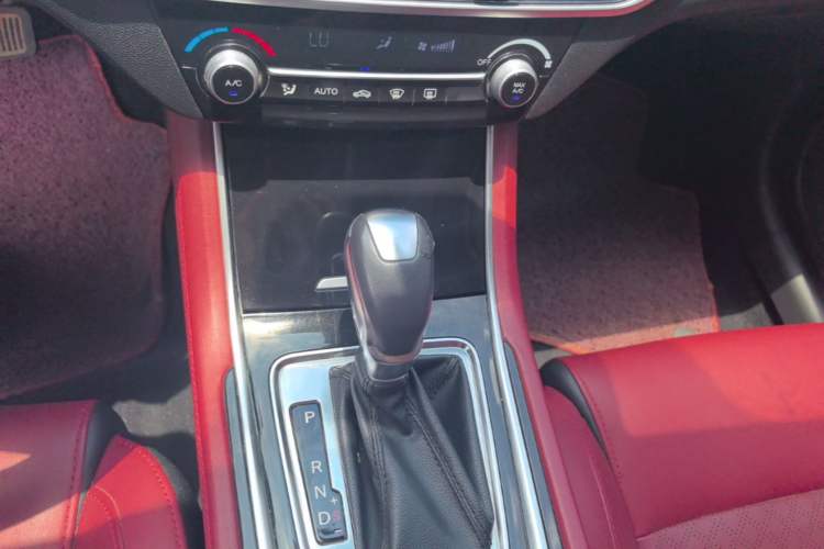 Used CHANGAN Eado 2019 Blue Whale Edition 280T GDI DCT High-Speed Model Gear Lever