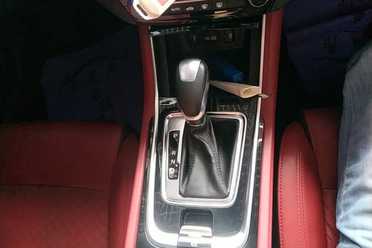 Used CHANGAN Eado 2019 Blue Whale Edition 280T GDI DCT High-Speed Model Gear Lever