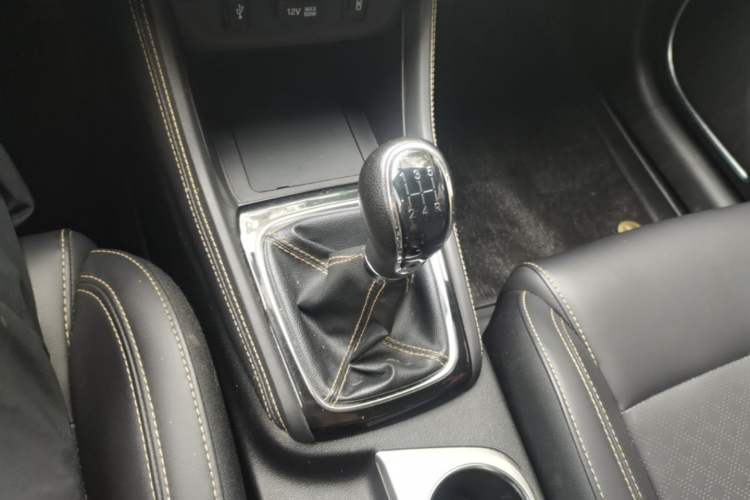 Used CHANGAN Eado 2019 1.6L GDI Manual Value Edition China VI Standard Gear Lever