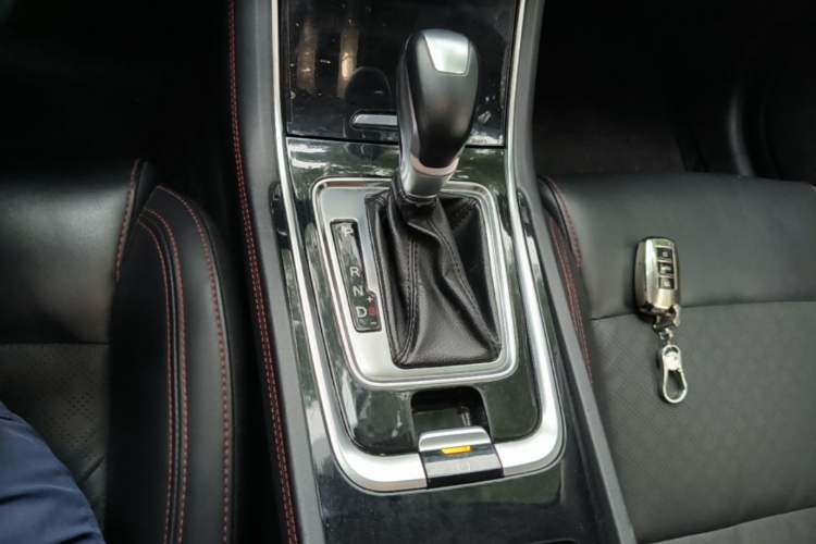 Used CHANGAN Eado 2019 Blue Whale Edition 280T GDI DCT High-Speed Model Gear Lever