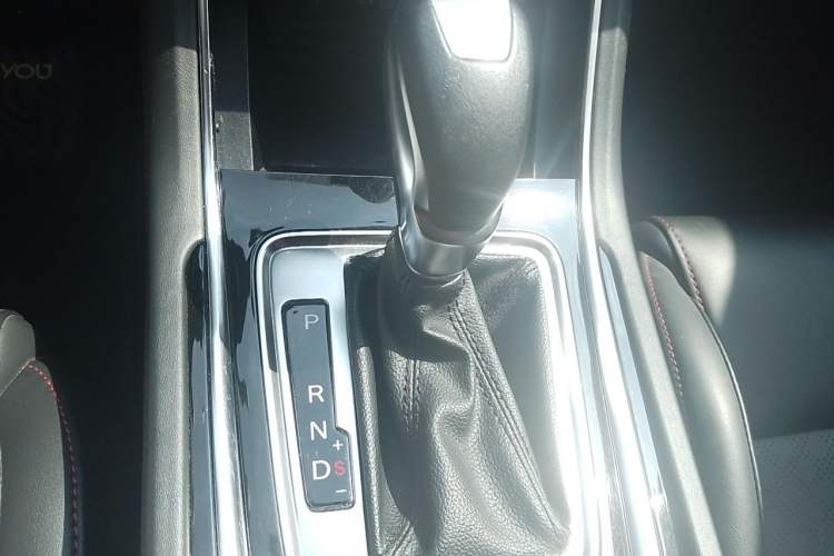 Used CHANGAN Eado 2019 Blue Whale Edition 280T GDI DCT High-Speed Model Gear Lever