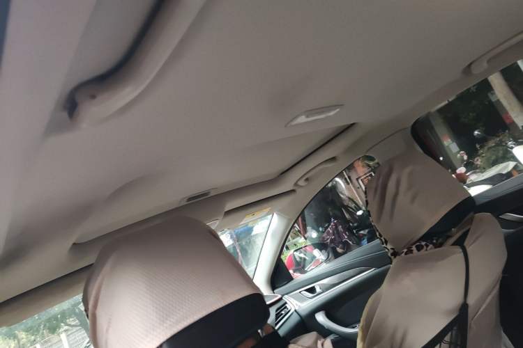 Used CHANGAN Eado 2019 Blue Whale Edition 280T GDI DCT High-Speed Model Headliner