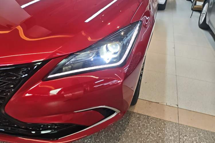 Used CHANGAN Eado 2019 Blue Whale Edition 280T GDI DCT High-Speed Model Left Front Headlight