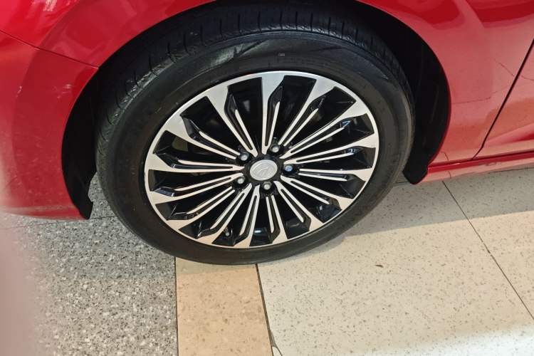 Used CHANGAN Eado 2019 Blue Whale Edition 280T GDI DCT High-Speed Model Left Front Wheel Hub