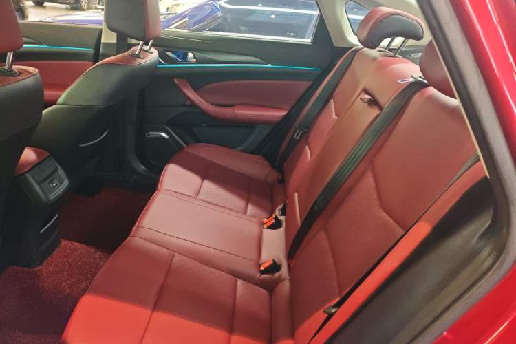 Used CHANGAN Eado 2019 Blue Whale Edition 280T GDI DCT High-Speed Model Left Rear Seat