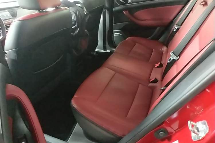 Used CHANGAN Eado 2019 Blue Whale Edition 280T GDI DCT High-Speed Model Left Rear Seat