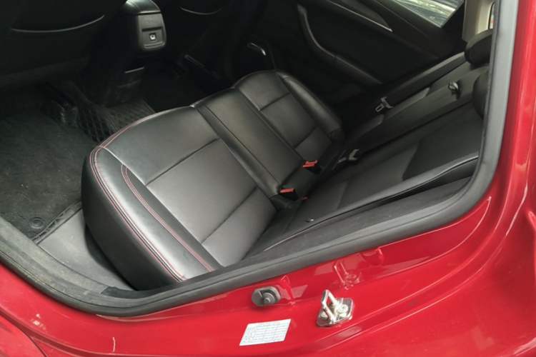 Used CHANGAN Eado 2019 Blue Whale Edition 280T GDI DCT High-Speed Model Left Rear Seat