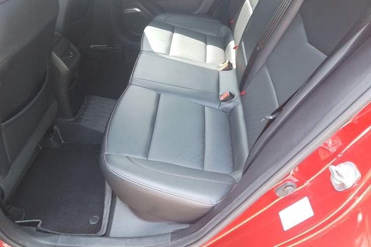 Used CHANGAN Eado 2019 Blue Whale Edition 280T GDI DCT High-Speed Model Left Rear Seat