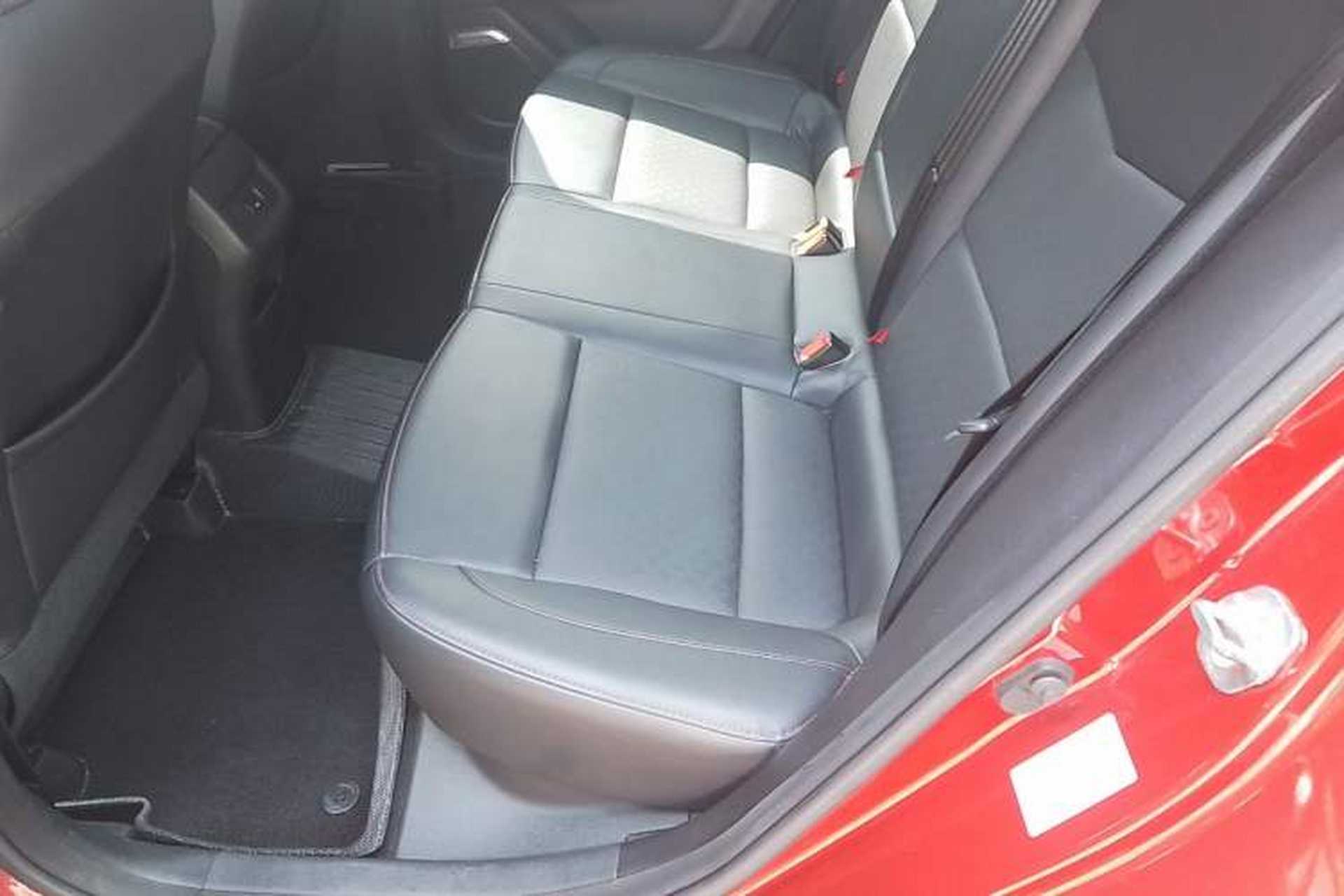 Used CHANGAN Eado 2019 Blue Whale Edition 280T GDI DCT High-Speed Model Left Rear Seat