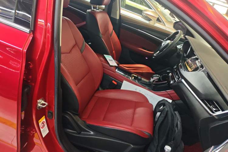 Used CHANGAN Eado 2019 Blue Whale Edition 280T GDI DCT High-Speed Model Right Front Seat