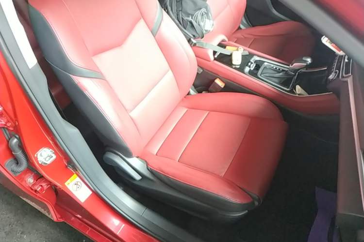 Used CHANGAN Eado 2019 Blue Whale Edition 280T GDI DCT High-Speed Model Right Front Seat