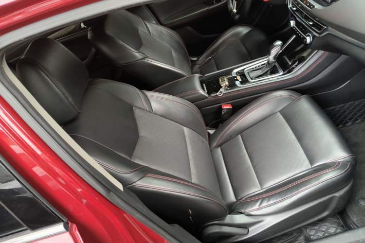 Used CHANGAN Eado 2019 Blue Whale Edition 280T GDI DCT High-Speed Model Right Front Seat