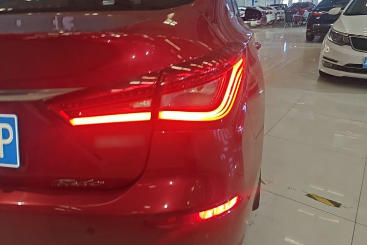 Used CHANGAN Eado 2019 Blue Whale Edition 280T GDI DCT High-Speed Model Right Rear Taillight