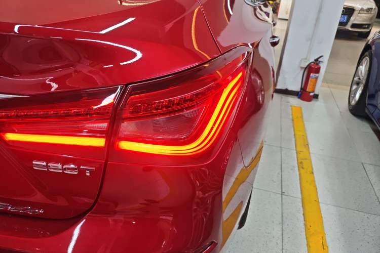Used CHANGAN Eado 2019 Blue Whale Edition 280T GDI DCT High-Speed Model Right Rear Taillight