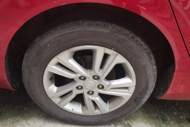 Used CHANGAN Eado 2019 1.6L GDI Manual Value Edition China VI Standard Right Rear Wheel Hub