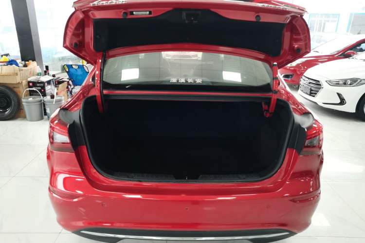 Used CHANGAN Eado 2019 High-Energy Edition 1.6L GDI Automatic Pioneer Model China VI Standard Trunk