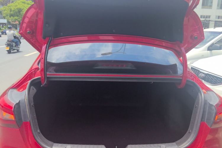 Used CHANGAN Eado 2019 Blue Whale Edition 280T GDI DCT High-Speed Model Trunk