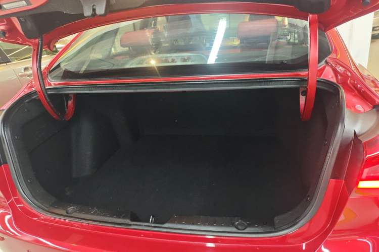 Used CHANGAN Eado 2019 Blue Whale Edition 280T GDI DCT High-Speed Model Trunk