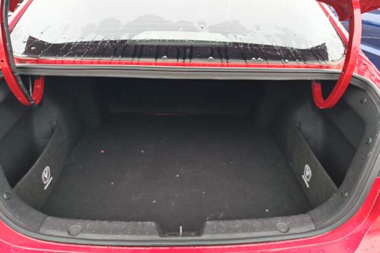 Used CHANGAN Eado 2019 Blue Whale Edition 280T GDI DCT High-Speed Model Trunk
