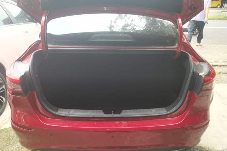 Used CHANGAN Eado 2019 1.6L GDI Manual Value Edition China VI Standard Trunk