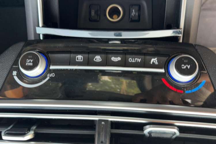 Used CHANGAN Eado 2019 Blue Whale Edition 280T GDI DCT High-Speed Model Audio And AC Panel