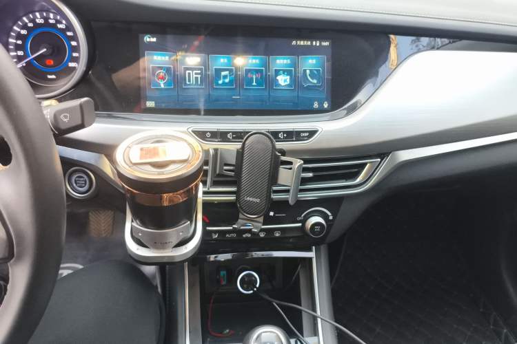 Used CHANGAN Eado 2019 High-Energy Edition 1.6L GDI Manual Pioneer Model China VI Standard Audio And AC Panel