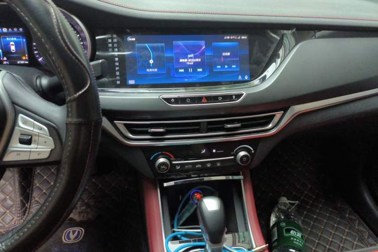 Used CHANGAN Eado 2019 Blue Whale Edition 280T GDI DCT High-Speed Model Audio And AC Panel