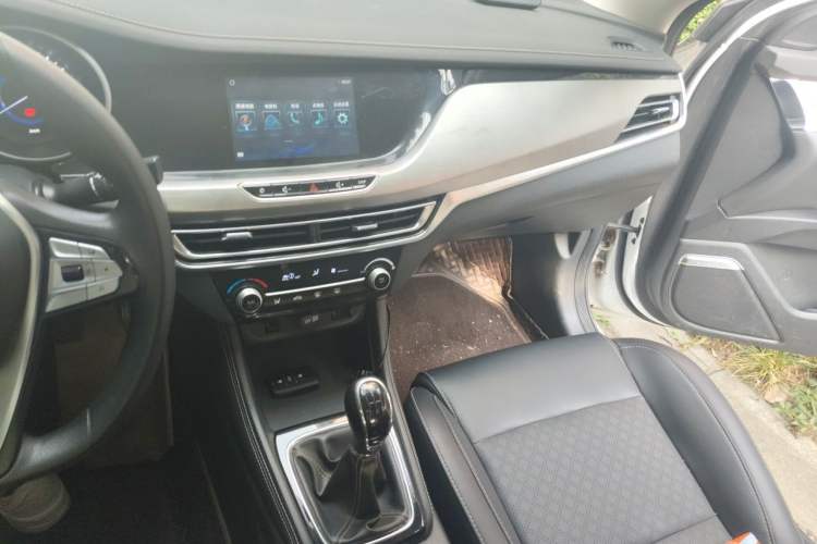 Used CHANGAN Eado 2019 1.6L GDI Manual Value Edition China VI Standard Audio And AC Panel