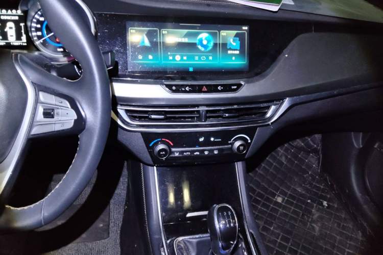 Used CHANGAN Eado 2019 High-Energy Edition 1.6L GDI Manual Pioneer Model China VI Standard Audio And AC Panel