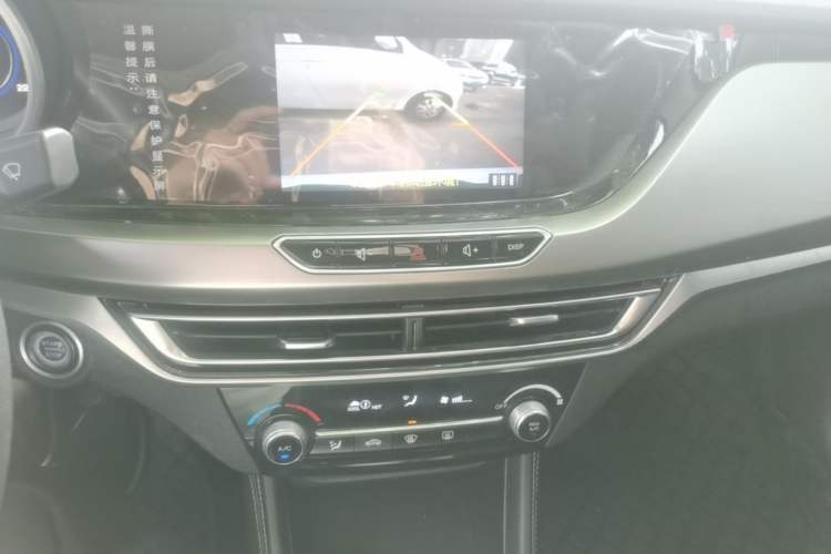 Used CHANGAN Eado 2019 1.6L GDI Manual Value Edition China VI Standard Audio And AC Panel