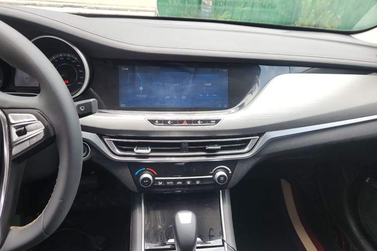Used CHANGAN Eado 2019 High-Energy Edition 1.6L GDI Automatic Pioneer Model China VI Standard Audio And AC Panel