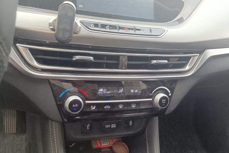 Used CHANGAN Eado 2019 1.6L GDI Manual Value Edition China VI Standard Audio And AC Panel