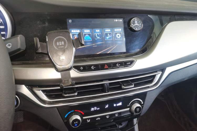 Used CHANGAN Eado 2019 1.6L GDI Manual Value Edition China VI Standard Audio And AC Panel