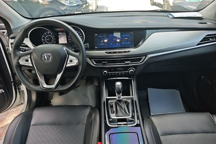 Used CHANGAN Eado 2019 High-Energy Edition 1.6L GDI Automatic Pioneer Model China VI Standard Center Console