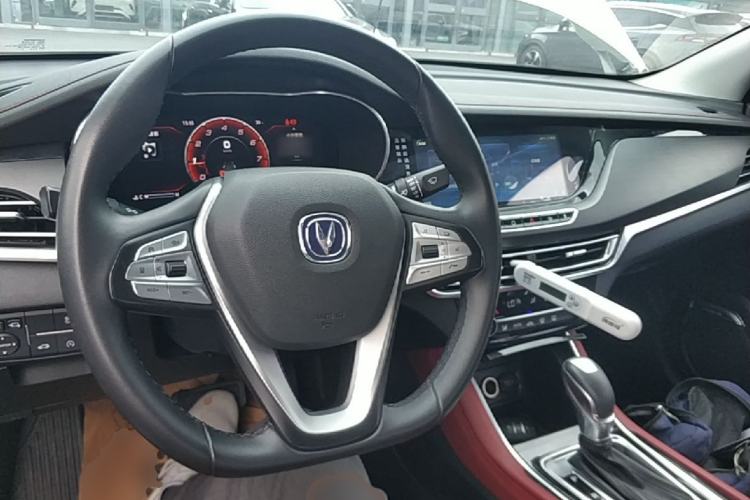 Used CHANGAN Eado 2019 Blue Whale Edition 280T GDI DCT Light-Speed Model Center Console