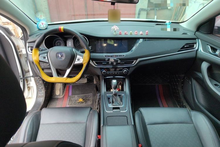 Used CHANGAN Eado 2019 High-Energy Edition 1.6L GDI Automatic Pioneer Model China VI Standard Center Console